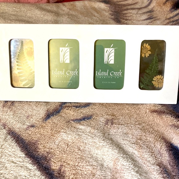 Two Stylish Picture frames - Picture 3 of 10